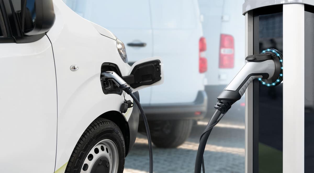 DEBUNKING THE TOP 5 ELECTRIC VEHICLE CHARGING MYTHS